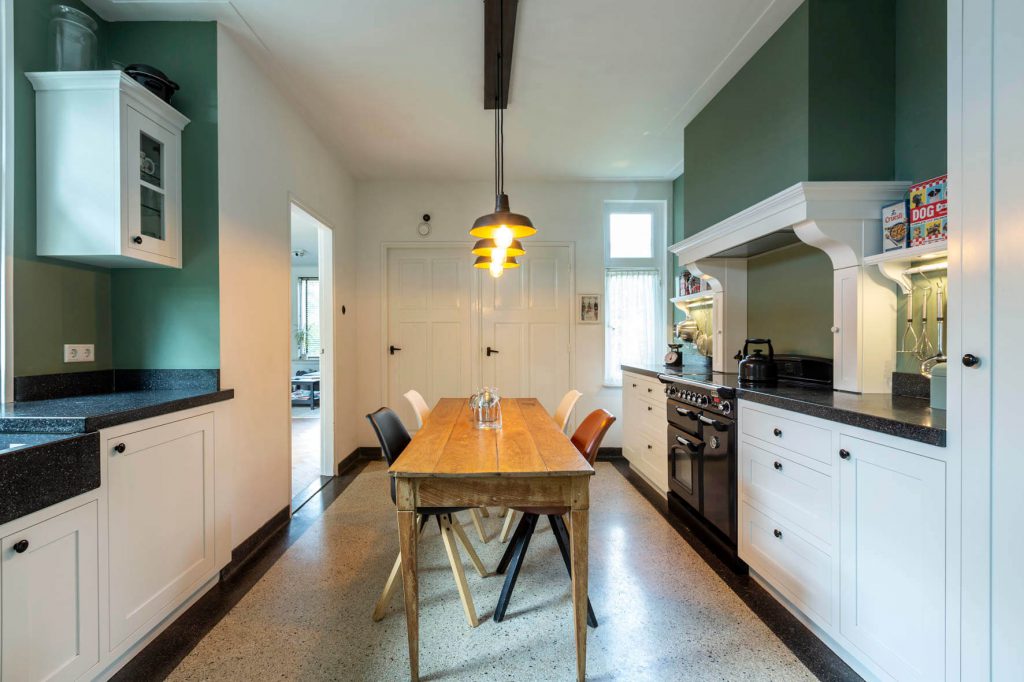 keuken laten maken, keuken bouwer, op maat keukens, op maat gemaakte keukens, luxe keukens, vogels keukens Helmond, Nuenen, Waalre, Stiphout, Liessel, Helmond, Eindhoven, Bladel, Pijnacker, Rotterdam Vlakinbouw inductiekookplaat - Keuken in Regio Rotterdam, Koperkleurige spoelbakRonde deuren hoge kast, Composiet werkblad, Recirculatie schuine afzuigkap, Ronde vormen bij keuken, Keukenblad van Balsabeton "Robuste", Apparatenwand met rustiek eiken fineer, Wandmeubel passend bij keuken, Keukeneiland met Balsabeton werkblad, Industriële keuken met betonnen blad, Quooker reservoir weggewerkt achter ladefrontenDoorlopende houtnerf in fronten, Twist stopcontact in werkblad, Betonnen aanrechtblad met vlakinbouw kookplaat, Kookeiland met eiken fineer greeplijsten, Schiereiland met laden push-to-open, Inductiekookplaat met geïntegreerde afzuiging, Elektrische push-to-open op een koelkast,RVS keukenblad met vlakinbouw inductiekookplaat, Maatkeuken in Utrecht, Volledig geïntegreerde spoelbak in rvs keukenblad, Knoppen Bora Professional, Bora geïntegreerde afzuiging, Bora Professional, Oven onder het aanrechtblad, RVS keukenblad met spuitwerk fronten, luxe keukenapparatuur in maatwerk keuken, digitale tekening keuken op maat, technische tekening kastenwand, stopcontacten maatwerk kookeiland, besteklade op maat keuken, modern rvs keukenblad werkblad op maat, landelijke keuken op maat met kookeiland, maatwerk rvs keukenblad met glazen achterwand, smeg koelkast in moderne maatwerk keuken, deurrek kastsysteem in staande keukenkast op maat, lemans keukensysteem keukenkast, afvalemmers en afvalsortering kastsysteem keukens, apothekerskast keukenkastsysteem, magic corner keukenkastsysteem, technische tekening keuken op maat, sample materialen keuken op maat, luxe keukenkast op maat met spuitwerk, moderne abstracte keukenkast op maat, luxe maatwerk keuken met kastenwand, greeploze keuken op maat, zwarte quooker kraan met spoelbak,push-to-open lade moderne keuken, meerdere binnenladen kastsysteem in moderne maatwerk keuken, natuursteen maatwerk stollenwand, liebherr wijnklimaatkast in moderne keuken op maat,bora kookplaat met ingebouwde afzuiging, natuursteen stollenwand en greeploze keukenkast, moderne mat zwarte quooker kraan en spoelbak, keuken kastenwand met inbouwapparatuur, maatwerk keuken met natuurstenen keukenblad, hout look keuken op maat,houten maatwerk keuken met tegel achterwand, moderne verlichting in houden keuken op maat,landelijke houten keuken op maat met moderne verlichting, bronzen quooker kraan en spoelbak op zwart kookeiland op maat, apothekerskast keukenkastsysteem met greeplijst in maatwerk kastenwand,maatwerk klassieke keuken met fornuis