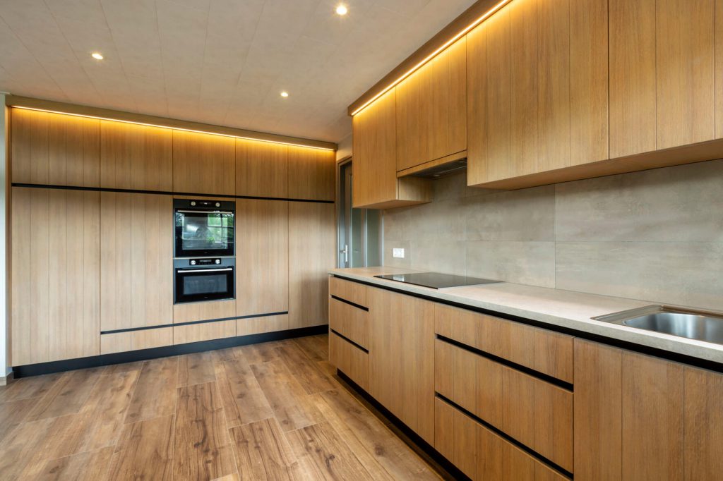 houten keuken, keuken laten maken, keuken bouwer, op maat keukens, op maat gemaakte keukens, luxe keukens, vogels keukens Helmond, Nuenen, Waalre, Stiphout, Liessel, Helmond, Eindhoven, Bladel, Pijnacker, Rotterdam Vlakinbouw inductiekookplaat - Keuken in Regio Rotterdam, Koperkleurige spoelbakRonde deuren hoge kast, Composiet werkblad, Recirculatie schuine afzuigkap, Ronde vormen bij keuken, Keukenblad van Balsabeton "Robuste", Apparatenwand met rustiek eiken fineer, Wandmeubel passend bij keuken, Keukeneiland met Balsabeton werkblad, Industriële keuken met betonnen blad, Quooker reservoir weggewerkt achter ladefrontenDoorlopende houtnerf in fronten, Twist stopcontact in werkblad, Betonnen aanrechtblad met vlakinbouw kookplaat, Kookeiland met eiken fineer greeplijsten, Schiereiland met laden push-to-open, Inductiekookplaat met geïntegreerde afzuiging, Elektrische push-to-open op een koelkast,RVS keukenblad met vlakinbouw inductiekookplaat, Maatkeuken in Utrecht, Volledig geïntegreerde spoelbak in rvs keukenblad, Knoppen Bora Professional, Bora geïntegreerde afzuiging, Bora Professional, Oven onder het aanrechtblad, RVS keukenblad met spuitwerk fronten, luxe keukenapparatuur in maatwerk keuken, digitale tekening keuken op maat, technische tekening kastenwand, stopcontacten maatwerk kookeiland, besteklade op maat keuken, modern rvs keukenblad werkblad op maat, landelijke keuken op maat met kookeiland, maatwerk rvs keukenblad met glazen achterwand, smeg koelkast in moderne maatwerk keuken, deurrek kastsysteem in staande keukenkast op maat, lemans keukensysteem keukenkast, afvalemmers en afvalsortering kastsysteem keukens, apothekerskast keukenkastsysteem, magic corner keukenkastsysteem, technische tekening keuken op maat, sample materialen keuken op maat, luxe keukenkast op maat met spuitwerk, moderne abstracte keukenkast op maat, luxe maatwerk keuken met kastenwand, greeploze keuken op maat, zwarte quooker kraan met spoelbak,push-to-open lade moderne keuken, meerdere binnenladen kastsysteem in moderne maatwerk keuken, natuursteen maatwerk stollenwand, liebherr wijnklimaatkast in moderne keuken op maat,bora kookplaat met ingebouwde afzuiging, natuursteen stollenwand en greeploze keukenkast, moderne mat zwarte quooker kraan en spoelbak, keuken kastenwand met inbouwapparatuur, maatwerk keuken met natuurstenen keukenblad, hout look keuken op maat
