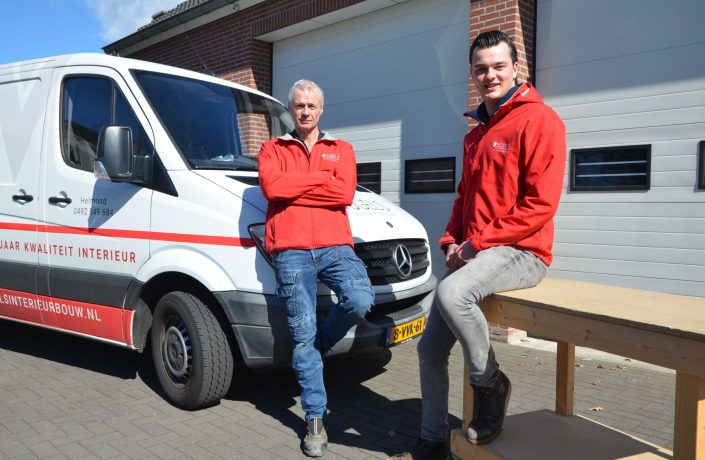 keuken laten maken, keuken bouwer, op maat keukens, op maat gemaakte keukens, luxe keukens, vogels keukens Helmond, Nuenen, Waalre, Stiphout, Liessel, Helmond, Eindhoven, Bladel, Pijnacker, Rotterdam Vlakinbouw inductiekookplaat - Keuken in Regio Rotterdam, Koperkleurige spoelbakRonde deuren hoge kast, Composiet werkblad, Recirculatie schuine afzuigkap, Ronde vormen bij keuken, Keukenblad van Balsabeton 