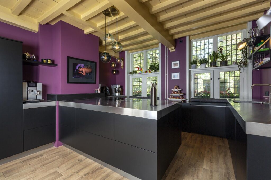 keuken laten maken, keuken bouwer, op maat keukens, op maat gemaakte keukens, luxe keukens, vogels keukens Helmond, Nuenen, Waalre, Stiphout, Liessel, Helmond, Eindhoven, Bladel, Pijnacker, Rotterdam Vlakinbouw inductiekookplaat - Keuken in Regio Rotterdam, Koperkleurige spoelbakRonde deuren hoge kast, Composiet werkblad, Recirculatie schuine afzuigkap, Ronde vormen bij keuken, Keukenblad van Balsabeton "Robuste", Apparatenwand met rustiek eiken fineer, Wandmeubel passend bij keuken, Keukeneiland met Balsabeton werkblad, Industriële keuken met betonnen blad, Quooker reservoir weggewerkt achter ladefrontenDoorlopende houtnerf in fronten, Twist stopcontact in werkblad, Betonnen aanrechtblad met vlakinbouw kookplaat, Kookeiland met eiken fineer greeplijsten, Schiereiland met laden push-to-open, maatwerk keuken kopen Etten-Leur