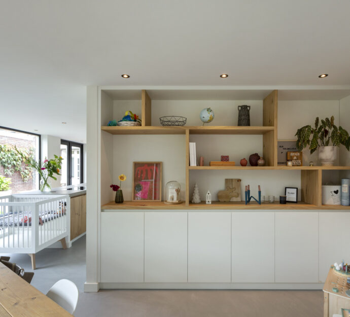 keuken laten maken, keuken bouwer, op maat keukens, op maat gemaakte keukens, luxe keukens, vogels keukens Helmond, Nuenen, Waalre, Stiphout, Liessel, Helmond, Eindhoven, Bladel, Pijnacker, Rotterdam Vlakinbouw inductiekookplaat - Keuken in Regio Rotterdam, Koperkleurige spoelbakRonde deuren hoge kast, Composiet werkblad, Recirculatie schuine afzuigkap, Ronde vormen bij keuken, Keukenblad van Balsabeton 